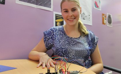 Alana Clover has designed a sun monitoring wrist band Alana Clover has designed a sun monitoring wrist band